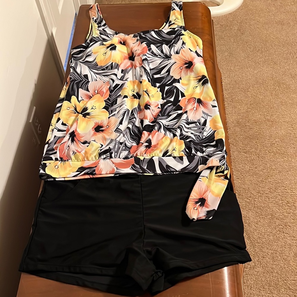 Womens 2 piece swim suit